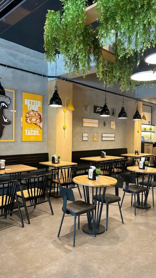 A restaurant dining room running Servoraa